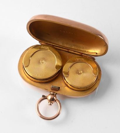 null Une boîte ovale, unie, porte-Louis en or (9 karat, soit 375 millièmes), ouverture...
