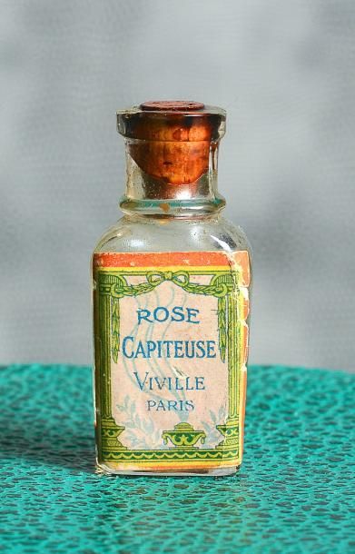 VIVILLE «Rose Capiteuse» - (années 1910) Rare flacon, modèle pour parfumer le mouchoir,...