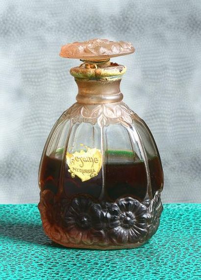 MYRURGIA «Besame» - (années 1920) Elégant flacon en verre incolore pressé moulé de...
