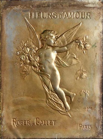 ROGER & GALLET «Fleurs d'Amour» - (années 1910) Panneau publicitaire en carton recouvert...