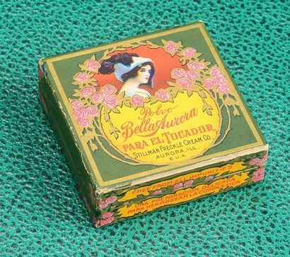 STILLMAN FRECKLE CREAM COMPANY «Bella Aurora» - (années 1920) Boite de poudre cubique...