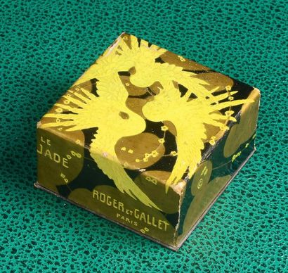ROGER & GALLET «Le Jade» - (1923) Boite de poudre carrée cubique en carton gainé...