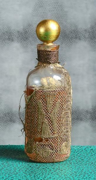 ROSINE (Paul Poiret) «Le Minaret» - (1913) Rarissime flacon en verre incolore pressé...