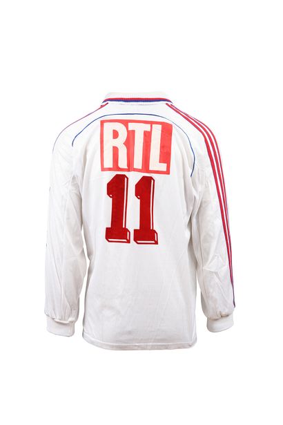 null Tony Vairelles. Jersey N°11 of Olympique Lyonnais probably for the 32nd final...