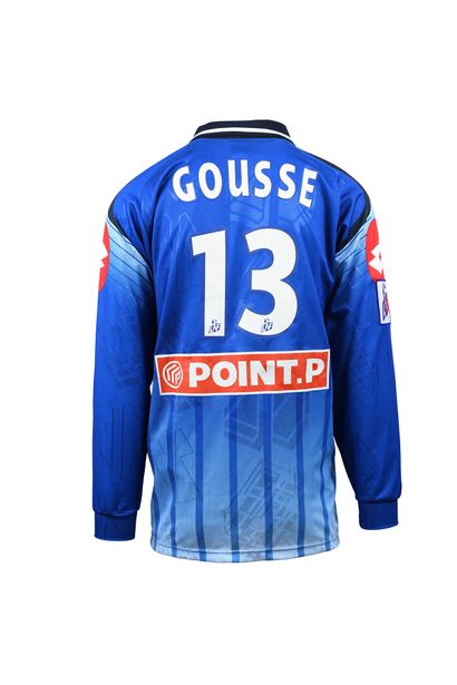 null Nicolas Goussé. Attaquant. Maillot N°13 de l'Estac Troyes pour l'édition 2001-2002...