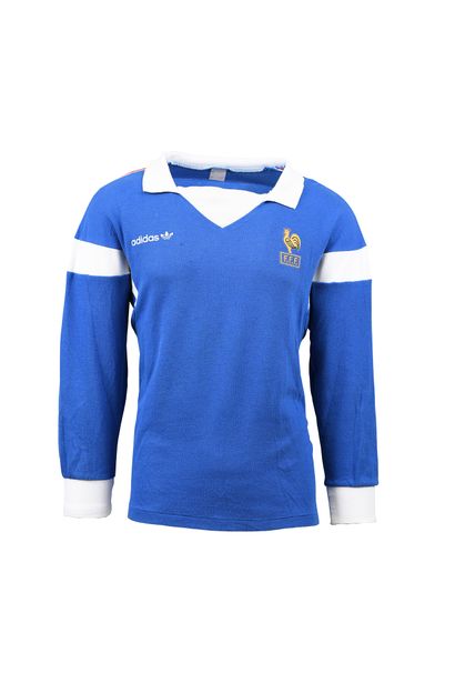 null Jersey N°7 of the French Youth Team, worn during the international season 1987-1988....