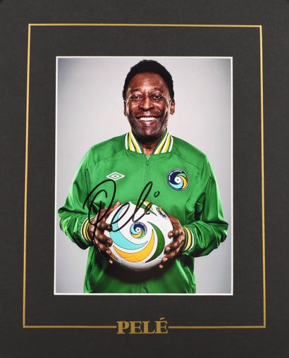 null Pelé. Photo autographiée par le Champion du Monde 1958-1962 et 1970 souvenir...