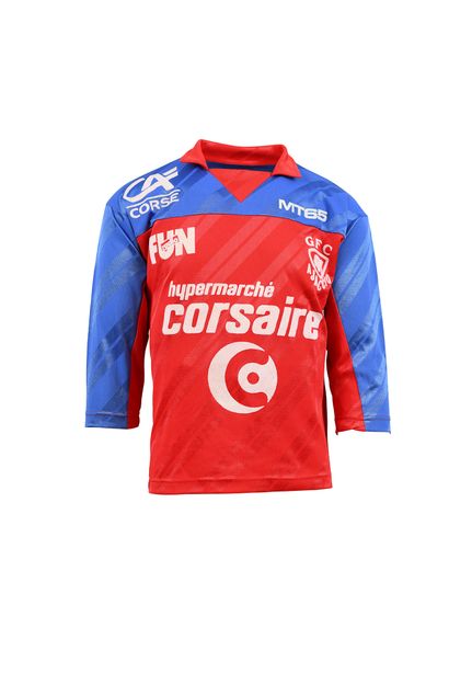 null GFC Ajaccio. Jersey N°10 worn during the 1990-1991 season of the Division 3...