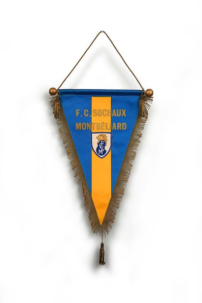 null Fanion du F.C. Sochaux Montbéliard des années 70 à 90 avec le blason du club....