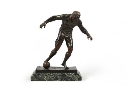null Bronze sculpture on marble base The dribble. Circa 1920. Signed Maurice Guiraud...
