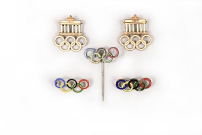 null Berlin 1936. Set of 5 enamelled brooches. Olympic rings and visitor badges....