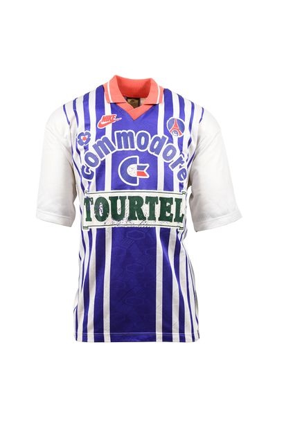 null 
Daniel Bravo. Milieu. Maillot N°7 du Paris Saint-Germain pour la saison 1993-1994....