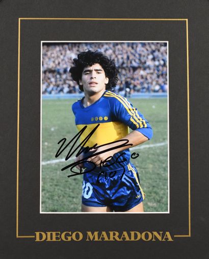 null Diego Maradona. Photo autographed by the player under the jersey of Boca Juniors....