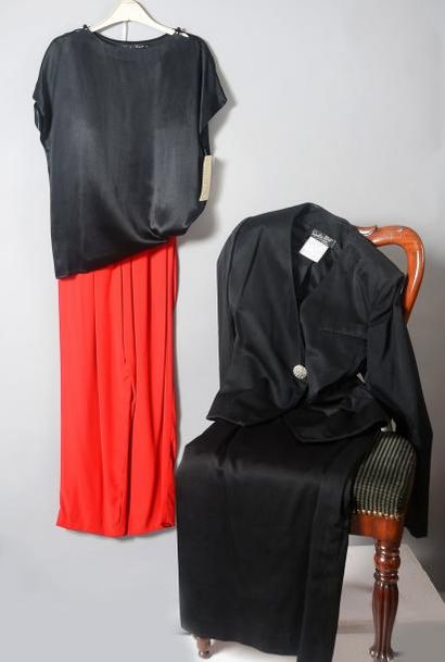 SOPHIE NAT Ensemble: Pantalon large et à plis en crêpe rouge - Haut en crêpe de satin...