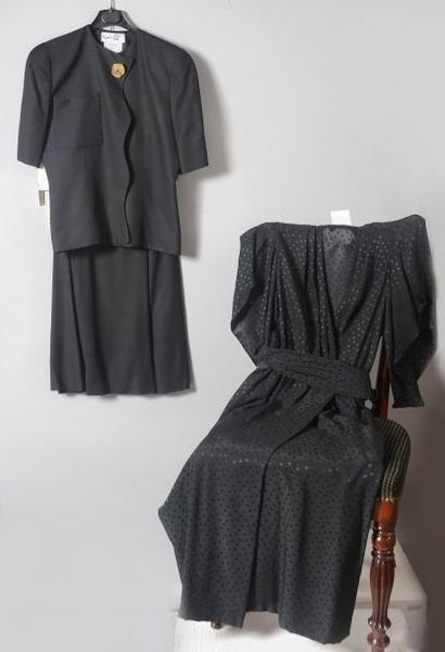 SOPHIE NAT Tailleur en tissus mélangé noir: Jupe a godets - Veste fermeture en forme...