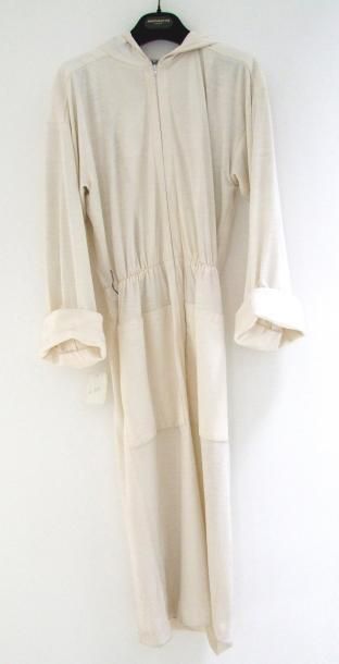 SOPHIE NAT Robe à capuche en jersey blanc, zippée sur le devant. Taille 40.