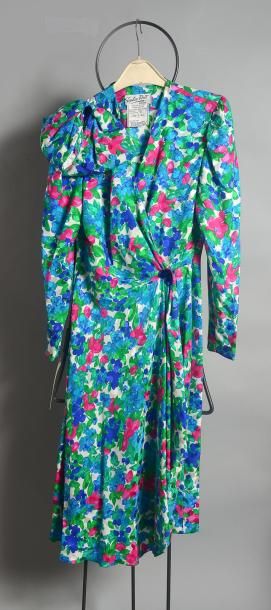 SOPHIE NAT Robe en crêpe de soie jacquard imprimée bleu vert et rose bas portefeuille...