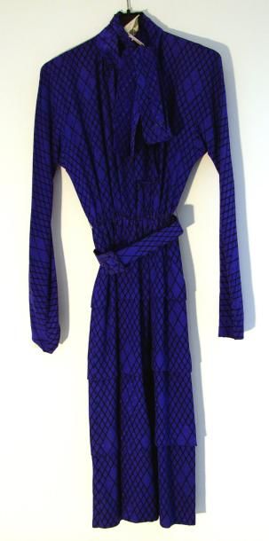 SOPHIE NAT Robe en soie jacquard imprimé violet losanges noirs, Jupe à 4 plis plats...