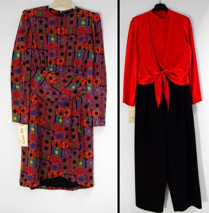 SOPHIE NAT Robe en soie imprimée à motifs géométriques rouges bleus noirs, Jupe portefeuille...