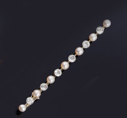 null Broche barrette en or gris 750 (18K), ornée de perles boutons alternées de diamants...