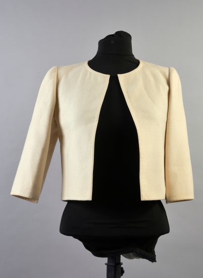 Nina RICCI boutique 
Blouse with lavaliere collar in ivory silk crepe with wide long...