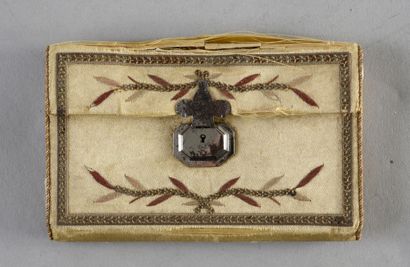 null Wallet in cream taffeta embroidered polychrome silk of two branches decorated...