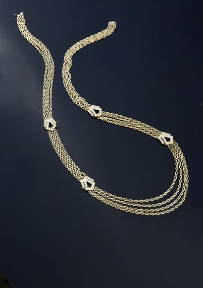null Long necklace in gold 750e with four rows of chains with links in shuttle, decorated...