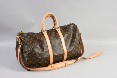 LOUIS VUITTON Sac de voyage « Keepall » en toile monogrammée à double anses en cuir...