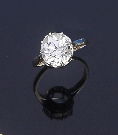 null Solitaire in white gold 750e, set with a white stone.
TDD : 45
Gross weight...