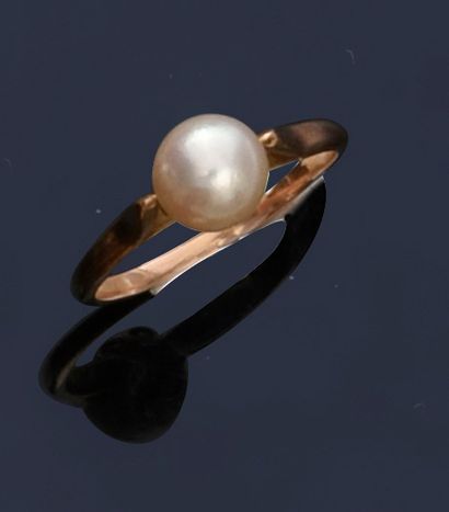 null Lot de perles de cultures :
Un collier en chute (L ; : 52 cm 9,7 à 6,3 mm environ),...