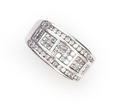 Ring in white gold 750th, decorated with...