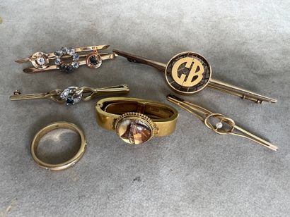 Lot of brooches barrettes in gold 750th,...