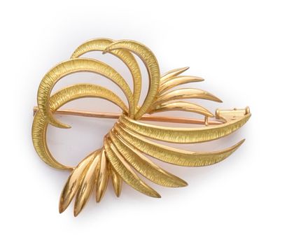 null Brooch in polished and brushed gold 750e.
H. : 4,5 cm
Weight : 11,2 g