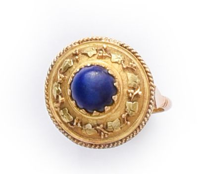 Gold ring 750 (18K), decorated with a cabochon...