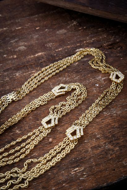 Long necklace in gold 750e with four rows...