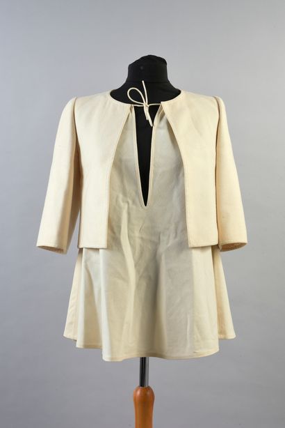 Nina RICCI boutique 
Blouse with lavaliere collar in ivory silk crepe with wide long...