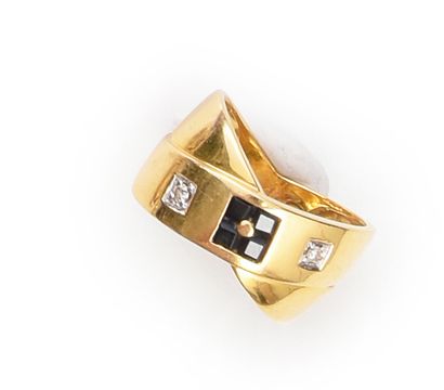 Crossed ring in gold 750e decorated with...