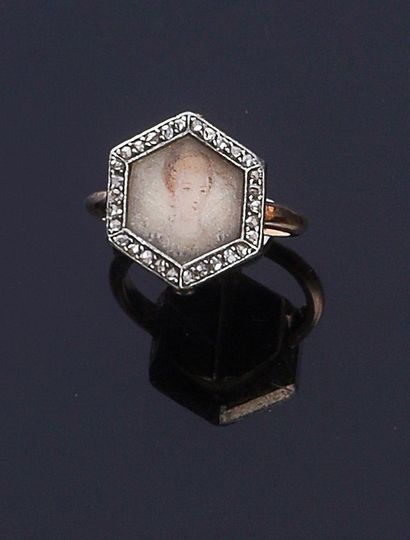 null Ring in gold 750 (18K) and silver, hexagonal shape, decorated with a miniature...