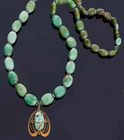 Necklace in flattened balls of turquoise...