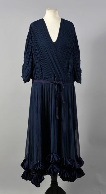 null Deux robes d'été, une robe de cocktail dans le goût des années 1950 en toile...