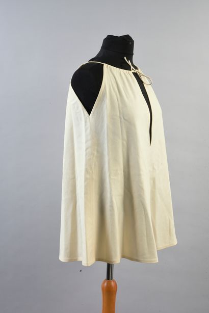 Nina RICCI boutique 
Blouse with lavaliere collar in ivory silk crepe with wide long...