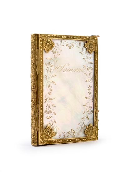 null Small souvenir notebook, the mother-of-pearl binding engraved with floral motifs...