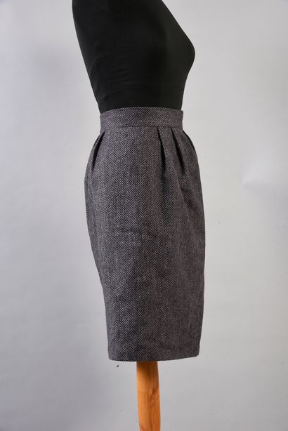 Pierre Cardin Création 
Three-piece set, skirt size 38, jacket and long sleeveless...