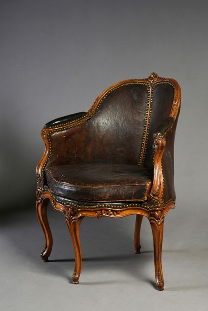 null Cabinet armchair in molded and carved beech.
Axial leg with a fall of florets.
Front...