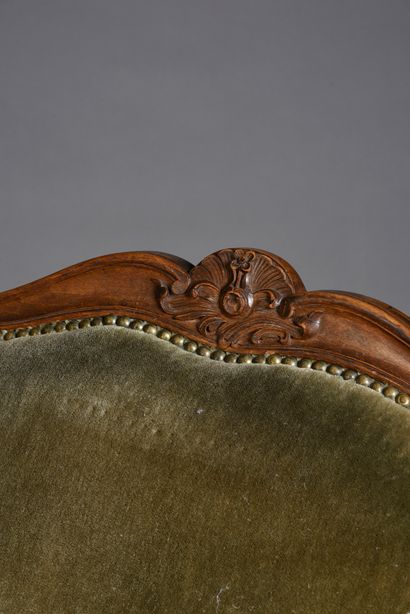 null Pair of large bergères with queen back in natural wood, molded and carved with...