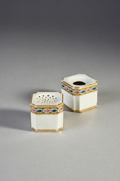 null Inkwell in two parts in Sèvres porcelain of the first half of the XIXth century...