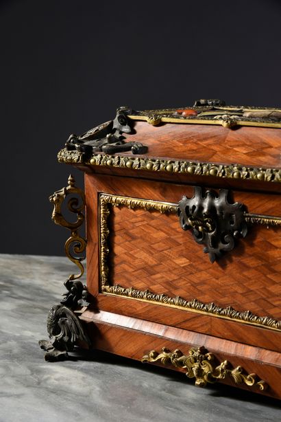 Alphonse GIROUX. PARIS Precious rosewood veneer box with diamond patterns, rich ornamentation...