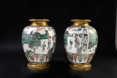 CHINE Pair of porcelain vases with green family enamels decorated with animated palace...