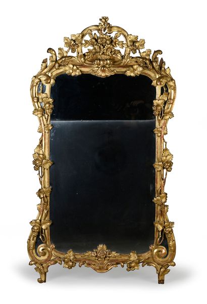Rectangular mirror in carved and gilded wood.
Frame...