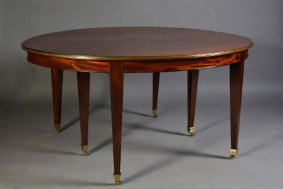 null Important dining room table in mahogany and Cuban mahogany veneer, resting on...